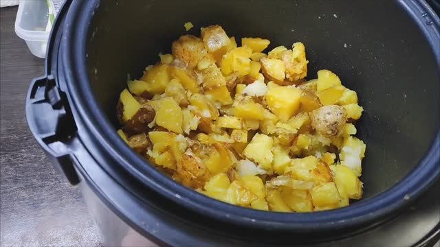 Картошка по деревенски, самый простой рецепт.