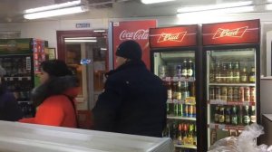 Неадекватные люди в магазине!