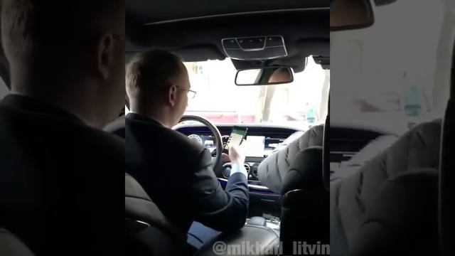 Малолетки жестко издеваются над таксистом! смотреть онлайн