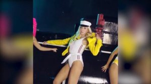 Наталья  Поклонская Танцует и поёт