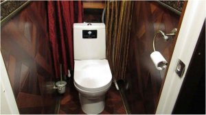 Отделка ТУАЛЕТА ЛАМИНАТОМ. Дешевый ремонт и красивый дизайн маленького туалета в квартире.