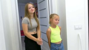 ДЕРЗКАЯ СОСЕДКА не даёт нам ЖИЗНИ ! Как успокоить Соседку? Маргарита Лера и Марк