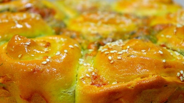 Сыра много не бывает. Пирог с двумя видами сыра. Простой и очень вкусный рецепт.