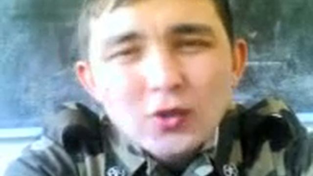 СОЛДАТ ПОЕТ!ВООБЩЕ ПРИКОЛ! смотреть онлайн