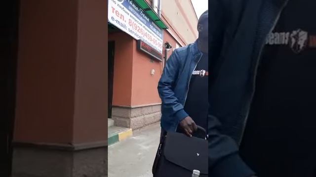 Африканец говорит по Таджикский язык смотреть онлайн