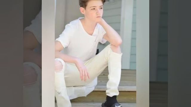 Мальчик плачет смотреть онлайн