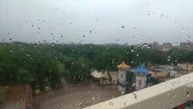 24 мая Дождливый понедельник в Харькове. смотреть онлайн