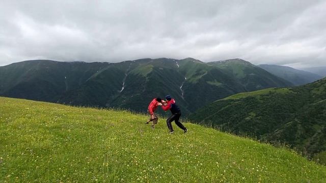 БОРЬБА НА ВЕРШИНЕ ГОРЫ ЭТО ПРОСТО СУПЕР! 👈👈#борьба#тренировка #спорт ..