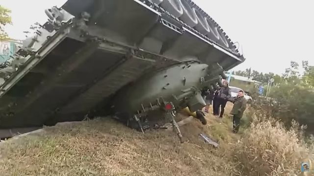 Подборка танк перевернулся прикол / funny tank overturned,new physics смотреть онлайн