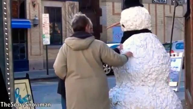 Пранк!! Оживший снеговик!!! Троллим людей живым снеговиком!!!! смотреть онлайн