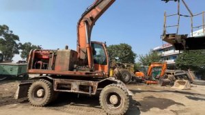 Сборка погрузчика закончившего срок службы в Европе. Пакистан.