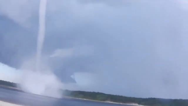 Ураган на рыбалке! Это надо видеть! Приколы на рыбалке! tornado fishing смотреть онлайн