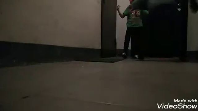 Бомж насрал в коредоре. смотреть онлайн