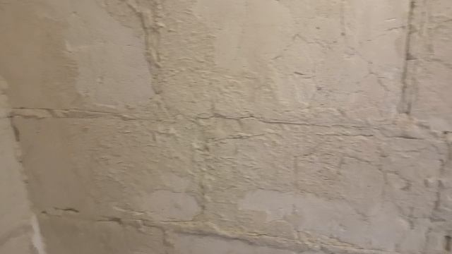 Стоит сбивать старую штукатурку или штукатурить по верх старой.
Подготовка под установку маяков. смотреть онлайн