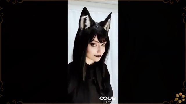 ПРИКОЛЫ С ДЕВУШКАМИ. COUB. Девушка в синем с медведем зимой. ФЕВРАЛЬ 2021 ПРО ЖЕНЩИН смотреть онлайн