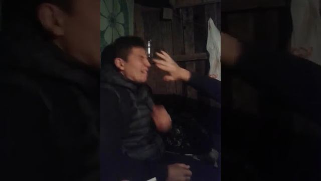 Проиграл в карты на щелбаны смотреть онлайн