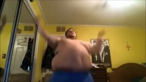 Прикол толстяк танцует тиктоник