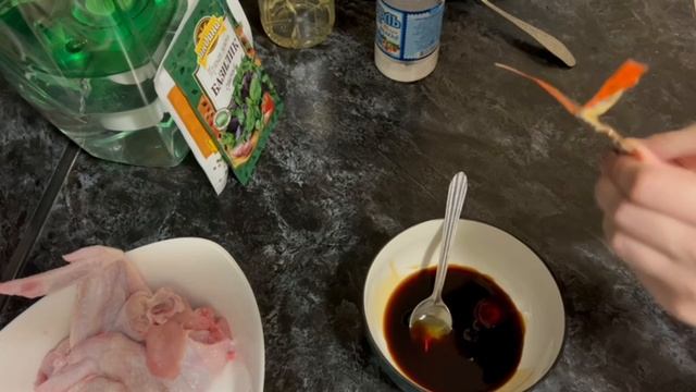 Готовим вместе куриные крылышки в медово-соевом соусе. Готовим маринад. Часть №2