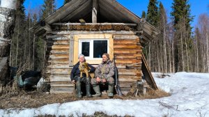 В ТАЙГЕ ДЕЛ ВСЕГДА ХВАТАЕТ / СДЕЛАЛ ЛАВКУ ПОД ОКНОМ ИЗБУШКИ / ФАНЕРУ ПРИКРУТИЛИ К СТЕНЕ.