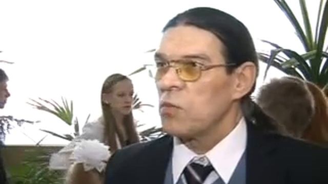 Сюжет об открытии выставки картин Ирины Вихревой в Зимнем саду Центральной библиотеки Новоуральска. смотреть онлайн