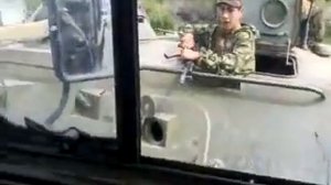 прикол,чеченцы издеваются над русскими солдатами