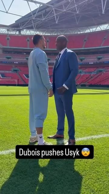 Дэниел Дюбуа толкнул Александра Усика во время их первого стердауна смотреть онлайн