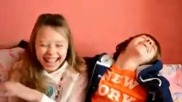 смеющаяся девушка смотреть онлайн