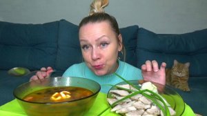 Мукбанг суп  солянка , сало, лук. Еда на камеру.