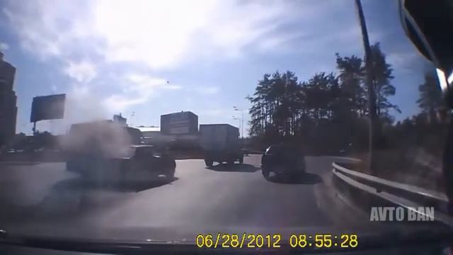 Приколы на дорогах !МЕГА ИДИОТЫ На Дорогах 2015 ! смотреть онлайн