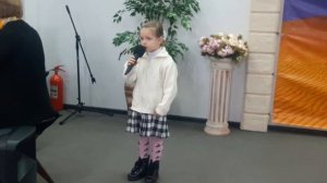 Рано проснулась пташечка Богу хвалу поет. Гусарова Ксения.