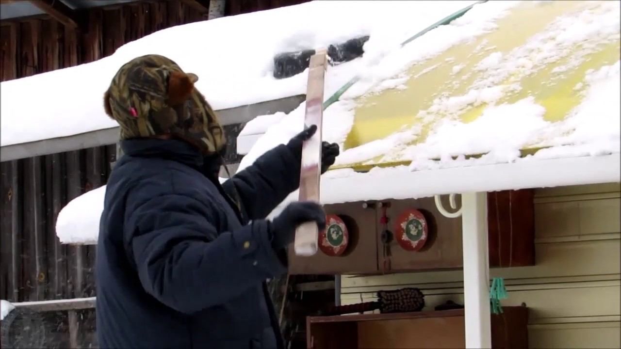 Как убрать снег с крыши из ПОЛИКАРБОНАТА - теплицы, веранды, террасы, навеса, беседки снизу.