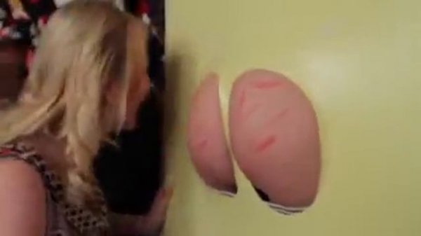 Я могу круче целовать попы!