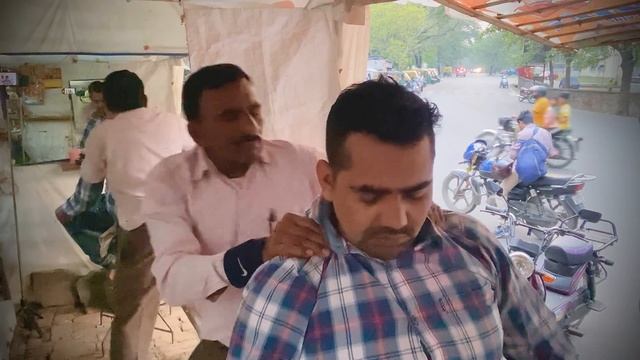 ИНТЕНСИВНЫЙ индийский массаж головы за 1 доллар от УЛИЧНОГО парикмахера смотреть онлайн