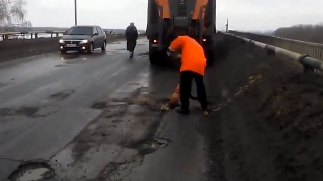 ✅ Спасибо работникам коммунальных служб ЖКХ России трудится в поте лица Приколы, скажем им спасибо! смотреть онлайн