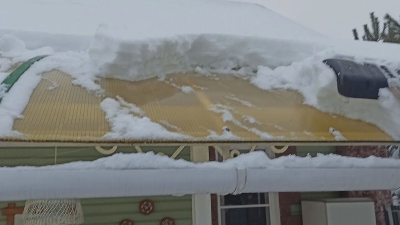 Тонна СНЕГА на крыше ТЕРРАСЫ.