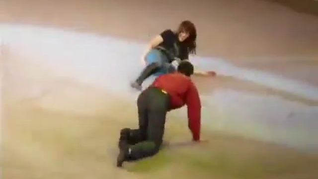 Порвала штаны на арене цирка *Ass hole смотреть онлайн