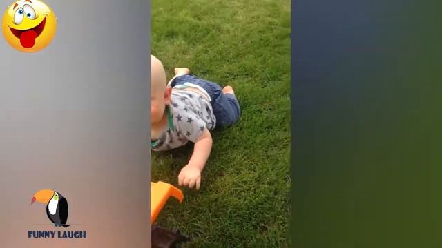 Смешные падения малышей 😆 Попробуй не засмеяться - Смешное видео от Funny Laugh  2020 года