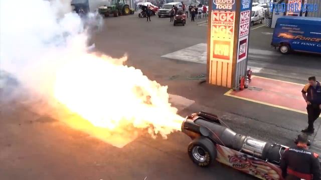 Реактивный автомобиль. 480 км/ч...#лучшие видео#видео#видео бесплатно смотреть онлайн