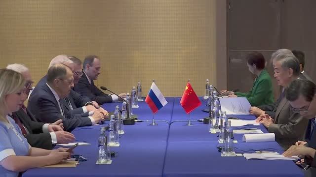 С.Лавров и Ван И «на полях» СМИД БРИКС, 28 апреля 2025 года