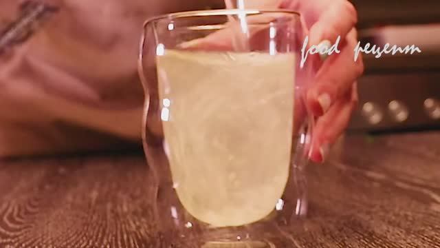 Дедушка 95 лет пьет это каждый день и бегает на стадионе, выглядит на 35! смотреть онлайн