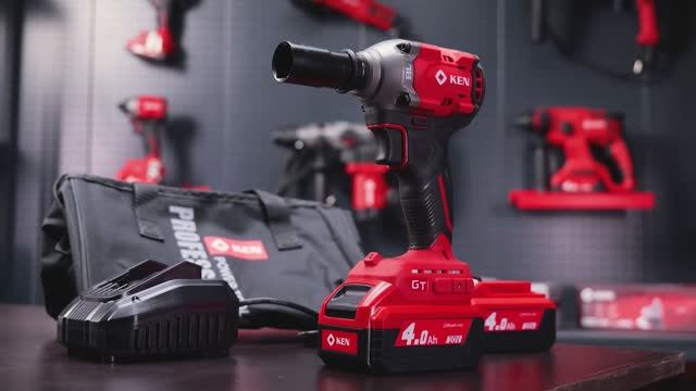 Обзор аккумуляторного бесщеточного гайковерта KEN BL7520-40B смотреть онлайн