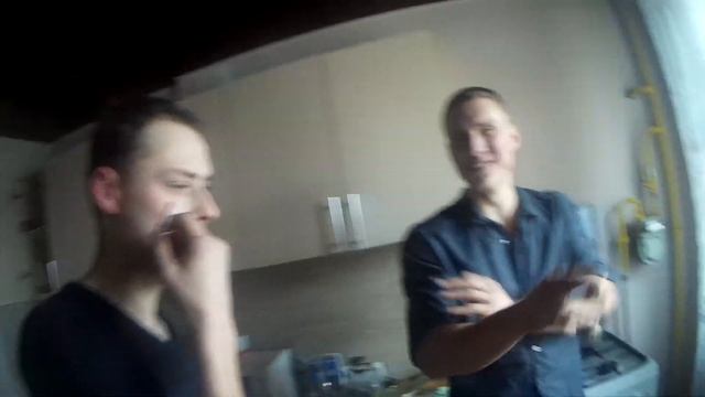 Прикол над другом. Сигаретная вспышка смотреть онлайн