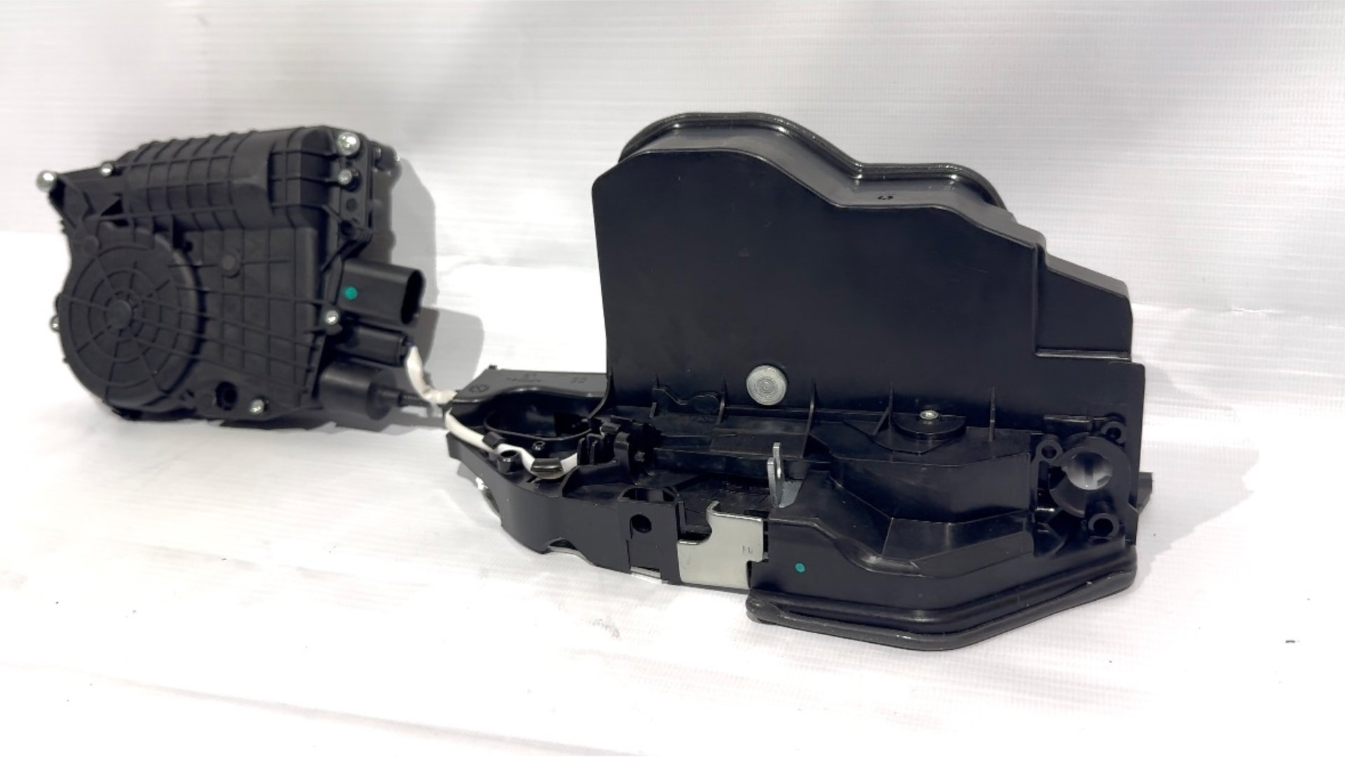 Замок двери передний левый
BMW X5 E70 / X6 E71 (2006-2014) Бмв