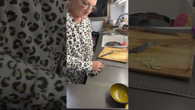 Вкусно едим Дома😋 «Луковый суп»🧅 Куриная печень в вине🐔 смотреть онлайн