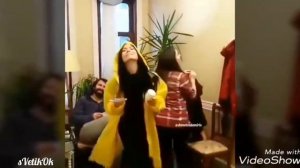 Демет Оздемир  (Demet Özdemir) танцует. Ранняя пташка.