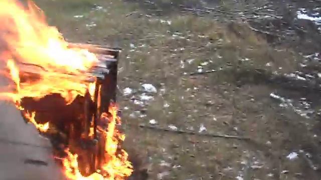 ПОЖАР НА ПАСЕКЕ/ГОРИТ УЛЕЙ смотреть онлайн