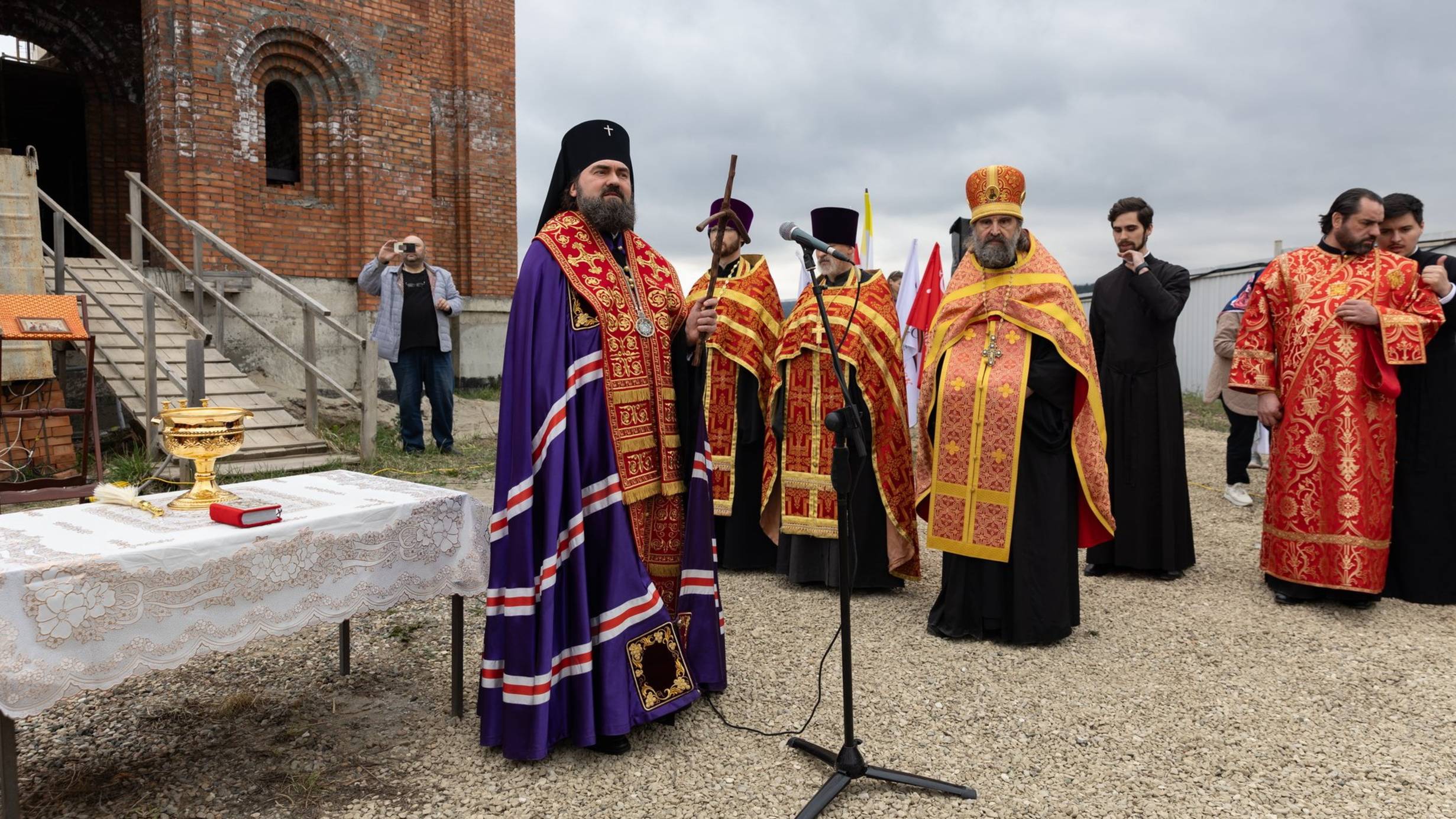 Молебен у строящегося храма св.Нины смотреть онлайн