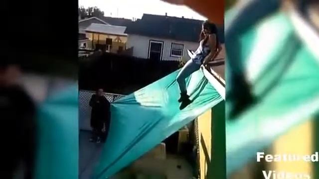 Крутые падения девушек! Посмотри что делают! смотреть онлайн