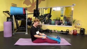 Три упражнения для Реабилитации коленного сустава с миниболом и эластичной лентой.