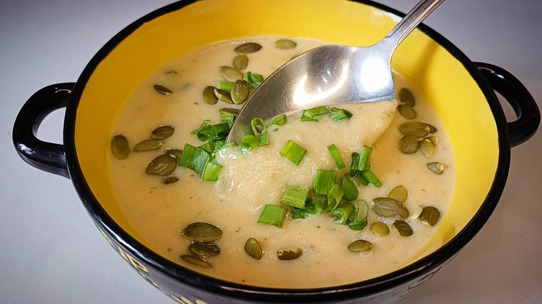 Картофельный суп-пюре с грибами. Нежное и ароматное блюдо из простых продуктов. смотреть онлайн